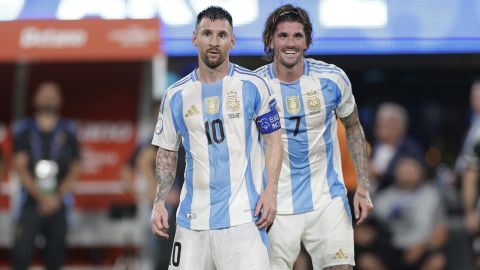 Lionel Messi y Rodrigo De Paul ante Canadá en Copa América.