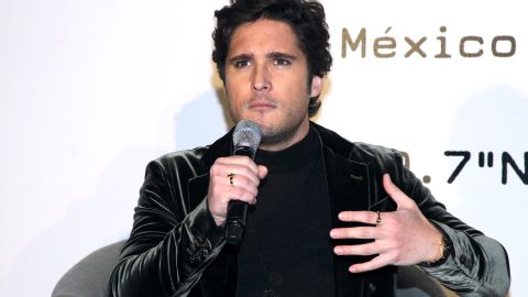 Diego Boneta se habría excedió durante una escena grabaron para ‘Luis Miguel La Serie’.
