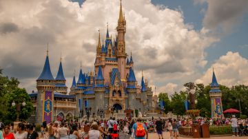 Disney aumentará sus precios para la entrada a los parques en 2026.