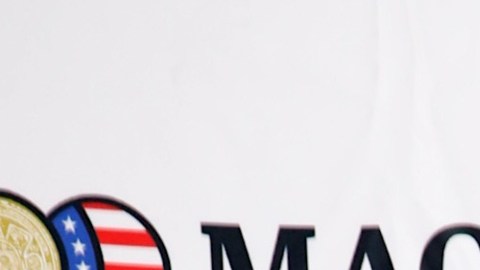 Don Pedro Rivera se compromete con su novia.