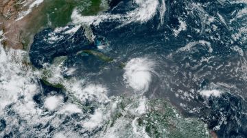 El huracán Beryl bajó a categoría 4 el martes 2 de julio, pero continúa su recorrido con ráfagas de vientos.