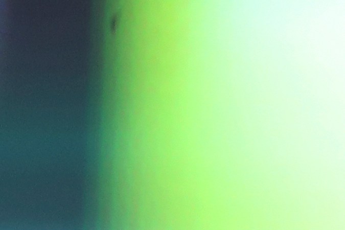 El reportero de los Philadelphia Eagles, Howard Eskin, es visto en la banca antes de la primera mitad de un partido de fútbol americano de pretemporada de la NFL contra los New York Jets el jueves, 29 de agosto de 2019. Foto: Steve Luciano / AP.