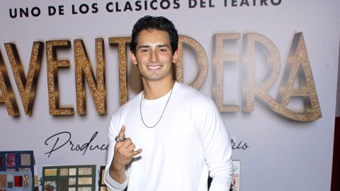 Emilio Osorio en la presentación de la nueva temporada del musical de cabaret "Aventurera".