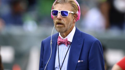 Locutor Howard Eskin suspendido.