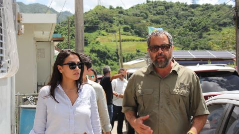 Alexandria Ocasio Cortez visita Casa Pueblo en Puerto Rico