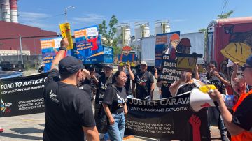 Decenas de manifestantes hicieron una caravana contra el robo de salarios en NYC