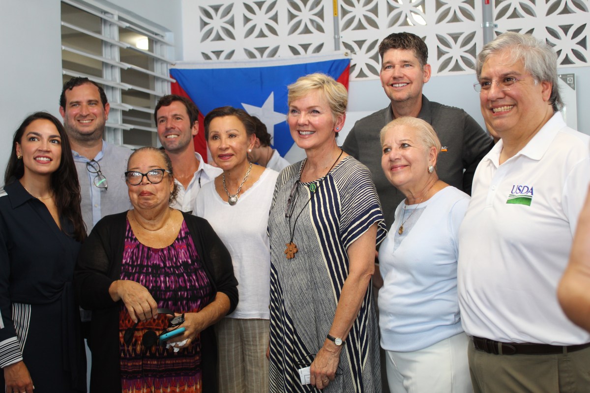 Jennifer Granholm pide a LUMA Energy y a Genera PR agilizar el paso en la reparación de la red eléctrica en medio de visita a Puerto Rico