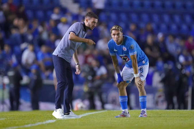 El jugador cementero abandonó las filas del club para jugar en Dinamarca.
