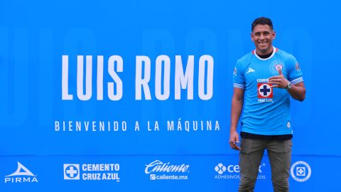 Luis Romo fue presentado como nuevo jugador de Cruz Azul.