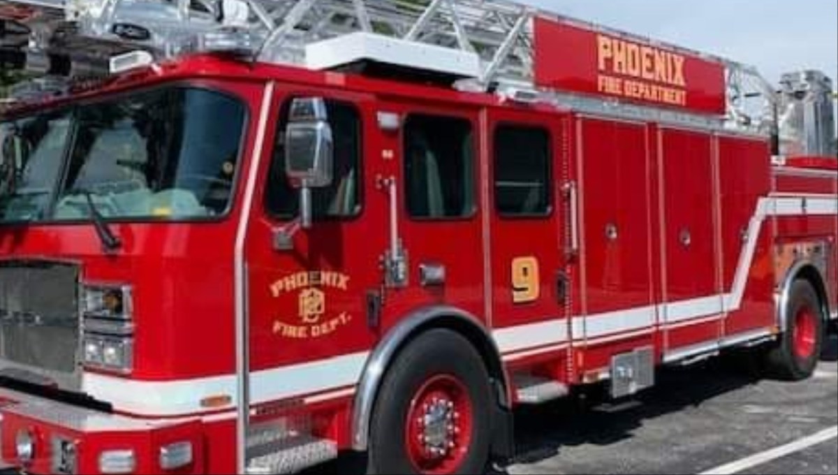 Detectives investigan el hallazgo de tres cadáveres en un apartamento de Arizona