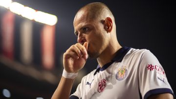 Javier Hernández "Chicharito" en lamento, durante partido.