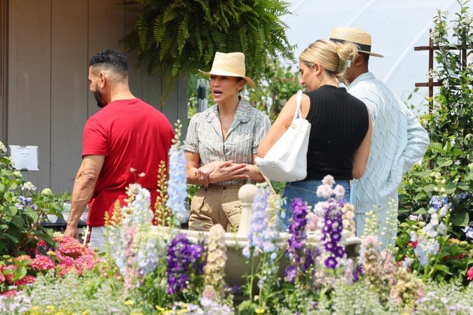 Jennifer López pasó el 4 de julio con su manager Benny Medina.