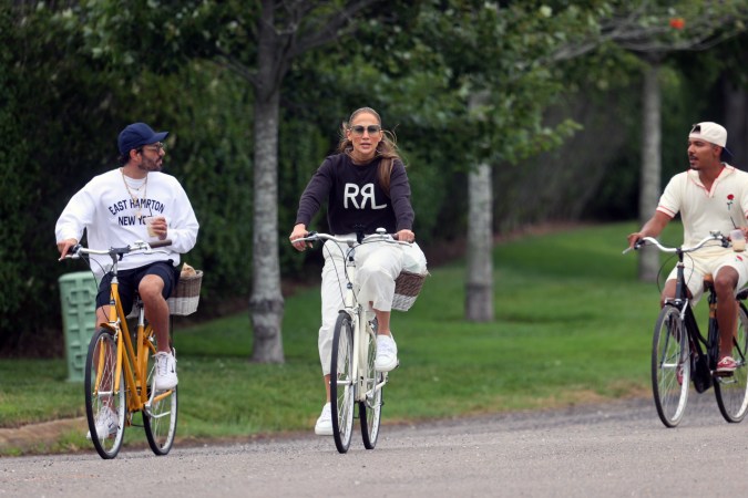 Jennifer López disfrutó de un fin de semana en los Hamptons.
