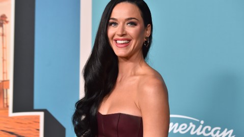 Katy Perry disfrutó de la noche, interactuando amigablemente con las personas.
