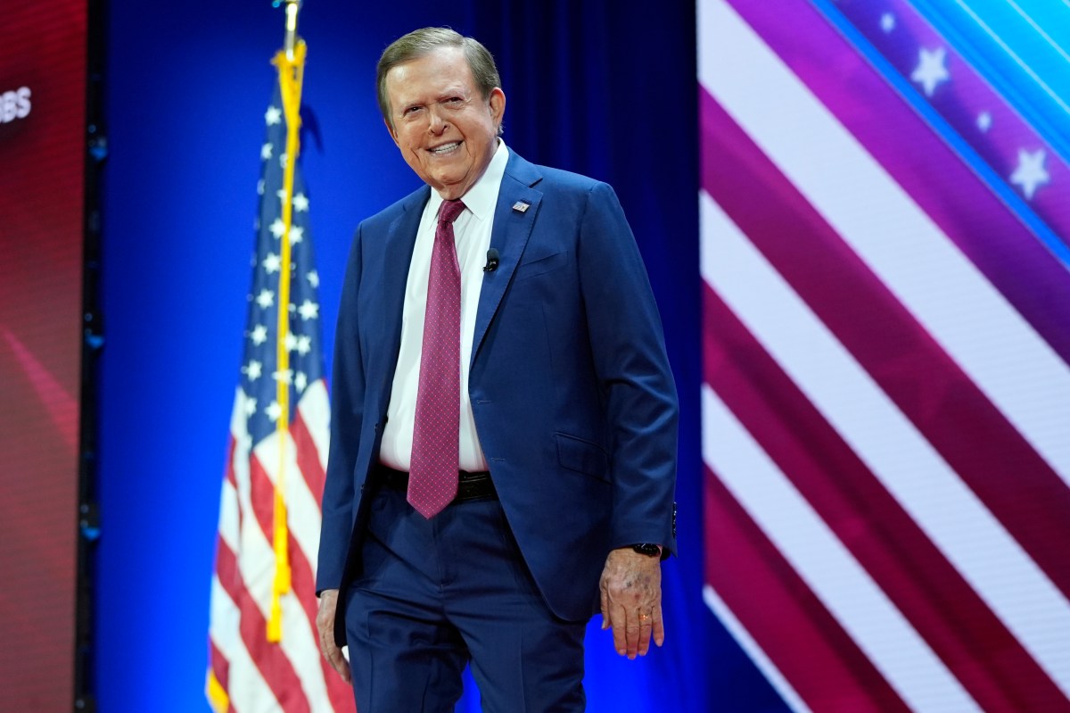 Muere el comentarista conservador Lou Dobbs, un gran aliado de Donald Trump