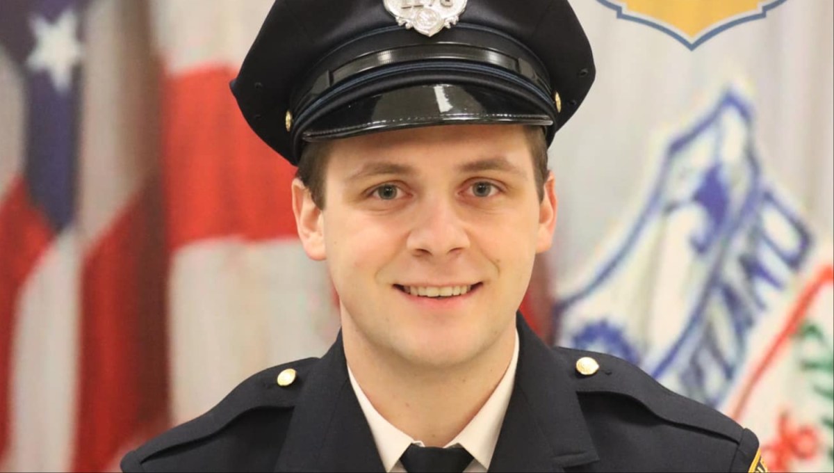 Oficial de Cleveland recibe disparo mortal mientras cumplía con orden judicial