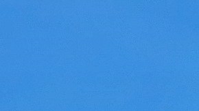 El parque cuenta con canchas de fútbol, tenis y baloncesto.