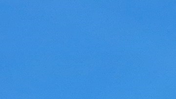 El parque cuenta con canchas de fútbol, tenis y baloncesto.