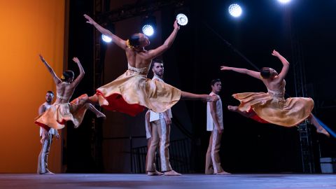 El Ballet Hispánico será una de las compañías participantes del encuentro. Pieza  "Con Brazos Abiertos by Michelle Manzanales". BAAND Together Dance Festival, Lincoln Center, 2022.