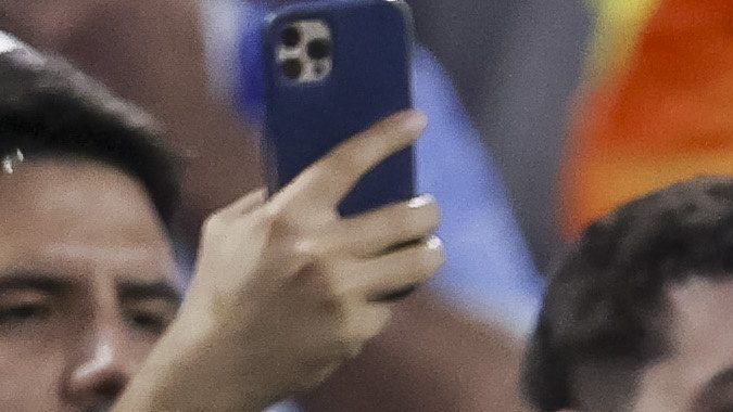 Fanáticos peleando con futbolistas uruguayos en la Copa América 2024. Foto: EFE/EPA/BRIAN WESTERHOLT.