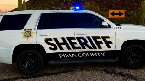 Oficiales del sheriff del condado de Pima hicieron todo para detener el automóvil.