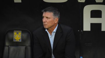 Robert Dante Siboldi, director técnico, durante el partido de Tigres de la UANL.