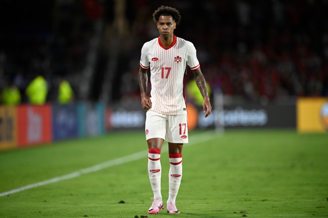 Mediocampista Tajon Buchanan en la Copa América 2024 con Canadá. Foto: Phelan M. Ebenhack.