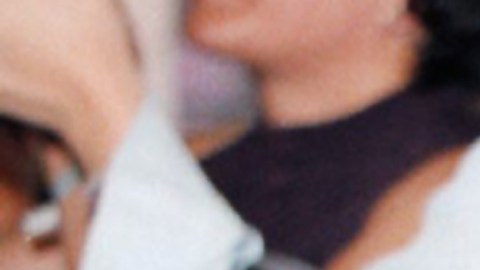 Victoria Ruffo en un cena con su esposo Omar Fayad en el año 2001.