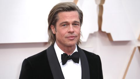 Brad Pitt posando.
