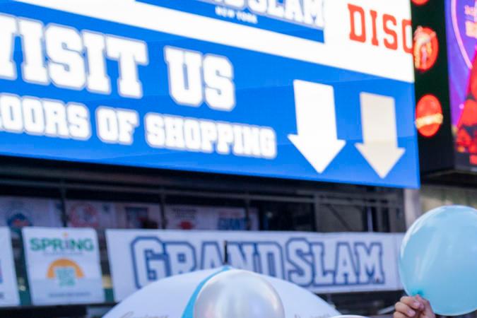 Con globos, bombos y platillos fanáticos de Argentina celebraron la previa del duelo ante Canadá por Copa América. FOTO: Angel Colmenares / EFE.