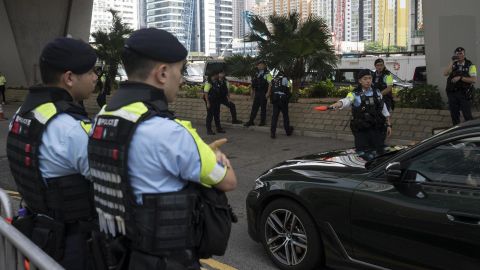 Agentes de la policía china de Hong Kong.