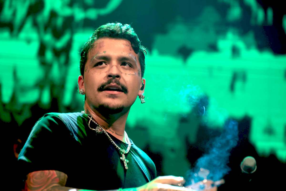 Acusan a Christian Nodal de preferir a su nueva mascota que a su hija Inti