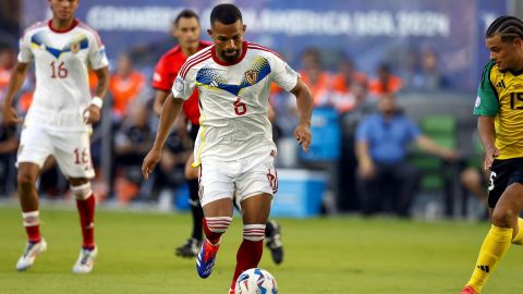 Yangel Herrera en el partido entre Jamaica y Venezuela.