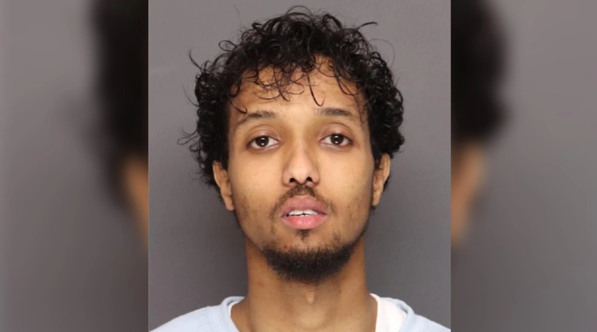 Empleado de Amazon mata a un compañero de trabajo por la falta de una linterna: policía