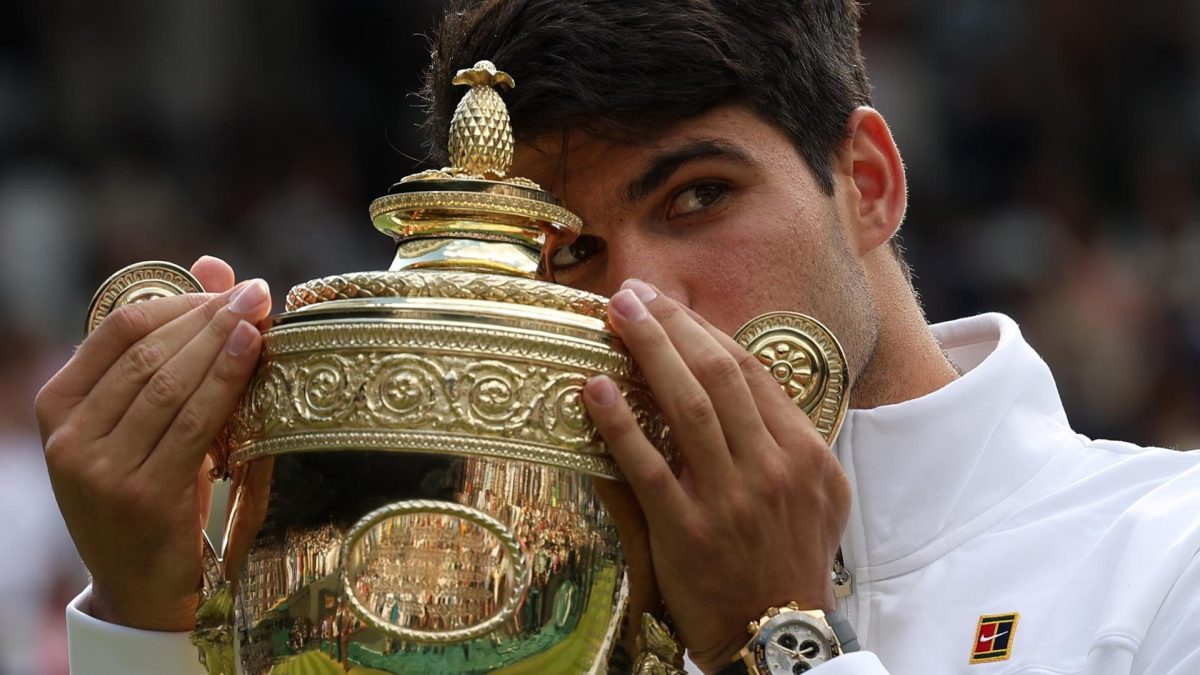 Carlos Alcaraz aplastó a Novak Djokovic en la final de Wimbledon