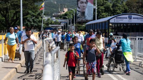 Venezuela anuncia estrictos controles en frontera con Colombia
