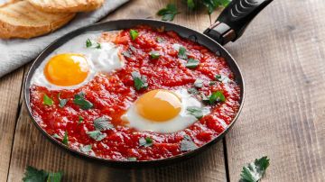 Fried,Eggs,In,Tomato,Sauce,In,The,Pan