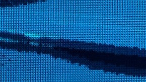 Karol G actuando en un show.