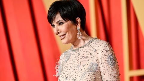 Kris Jenner en la Vanity Fair Oscar Party.