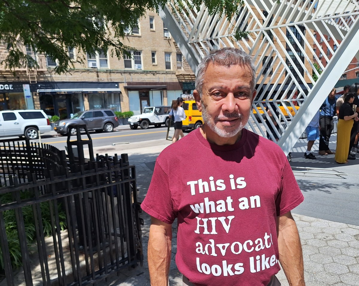 Más hispanos están envejeciendo con VIH pero chocan con muchas barreras en el sistema de salud