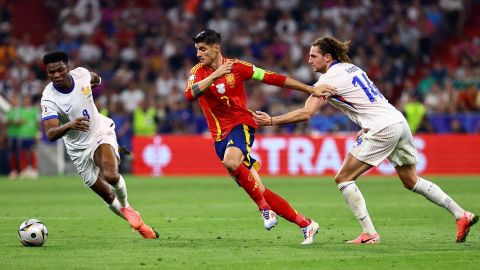 Álvaro Morata en acción durante el partido de Eurocopa entre España y Francia.