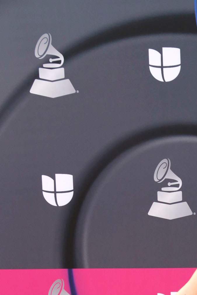 Nicki Nicole posando.