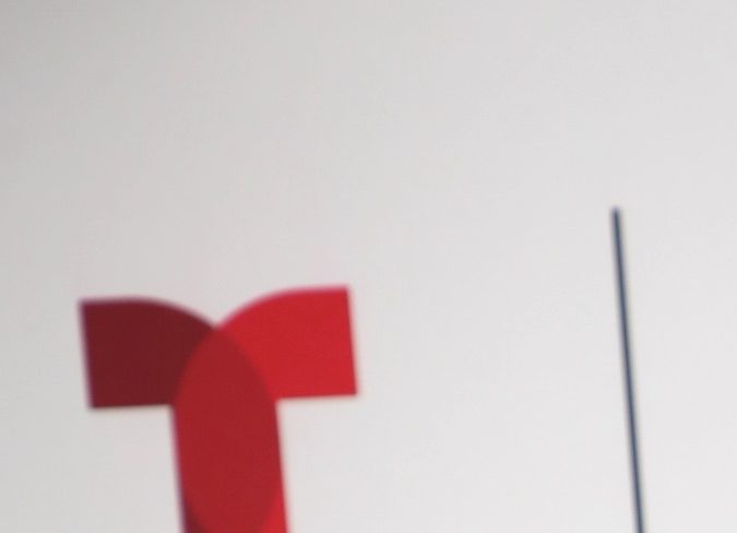 Nicki Nicole posando.