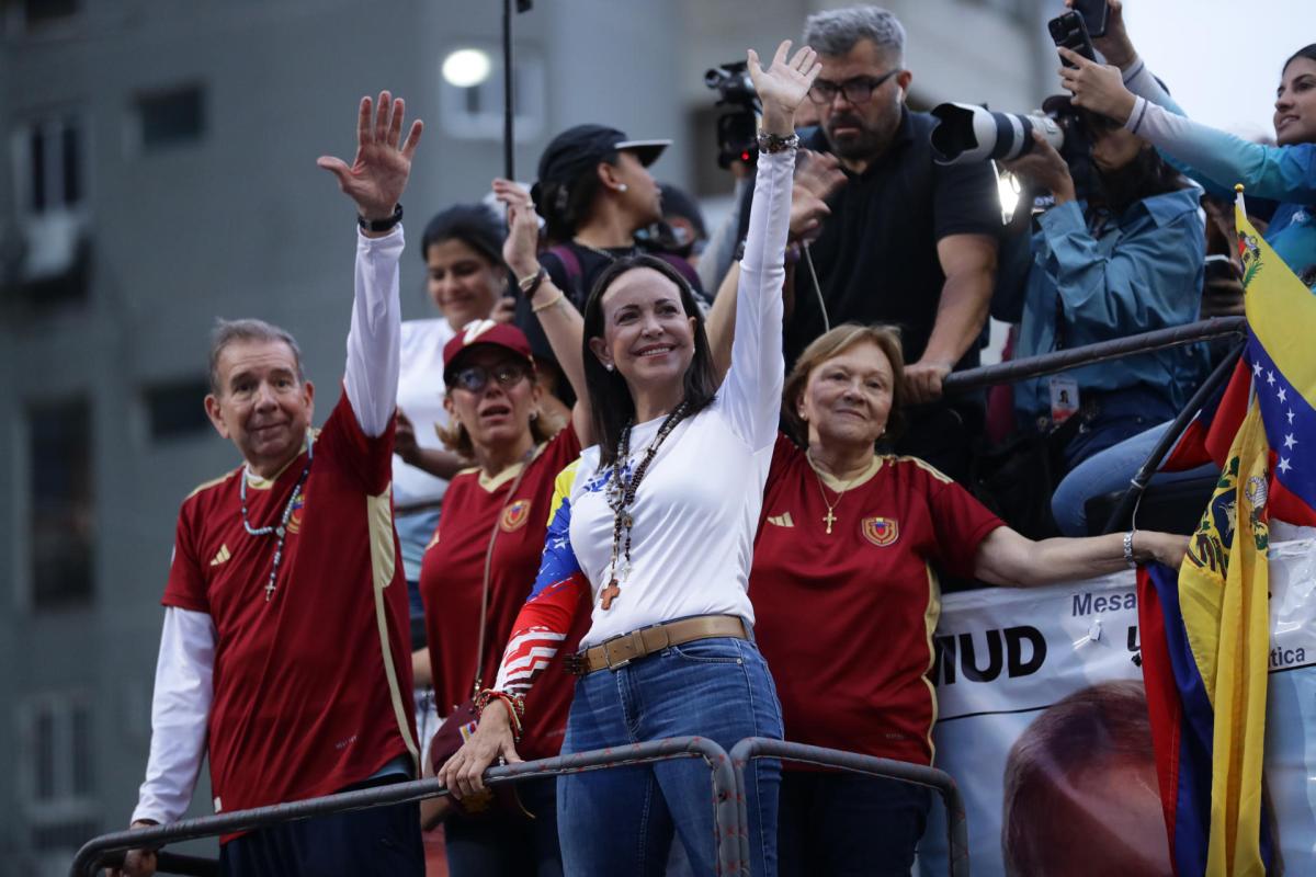 Oposición venezolana inició campaña presidencial con multitudinaria manifestación en Caracas