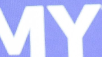 Rauw Alejandro posando.