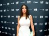 Salma Hayek posando.