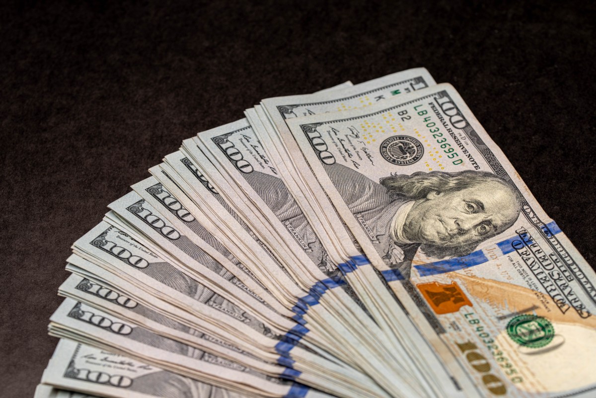 Seguro Social dará tarjetas de débito de $2,000 dólares
