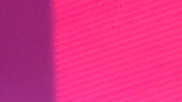 Shakira actuando en un show.