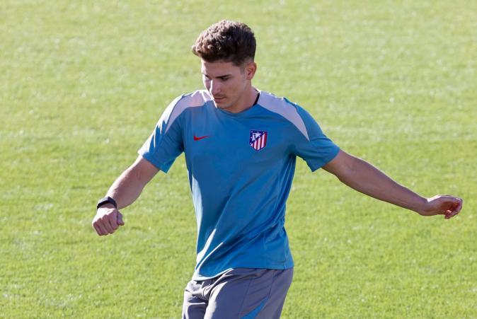 Julián Álvarez entrenando con el Atlético de Madrid.