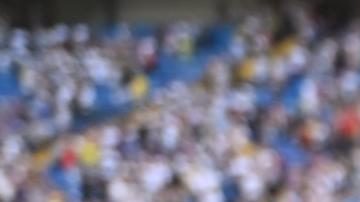 Armand Duplantis celebra luego de obtener el récord de 6.26m en salto con pértiga.